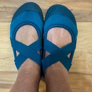 Fitkicks Crossover Training Shoes - SMALL -teal